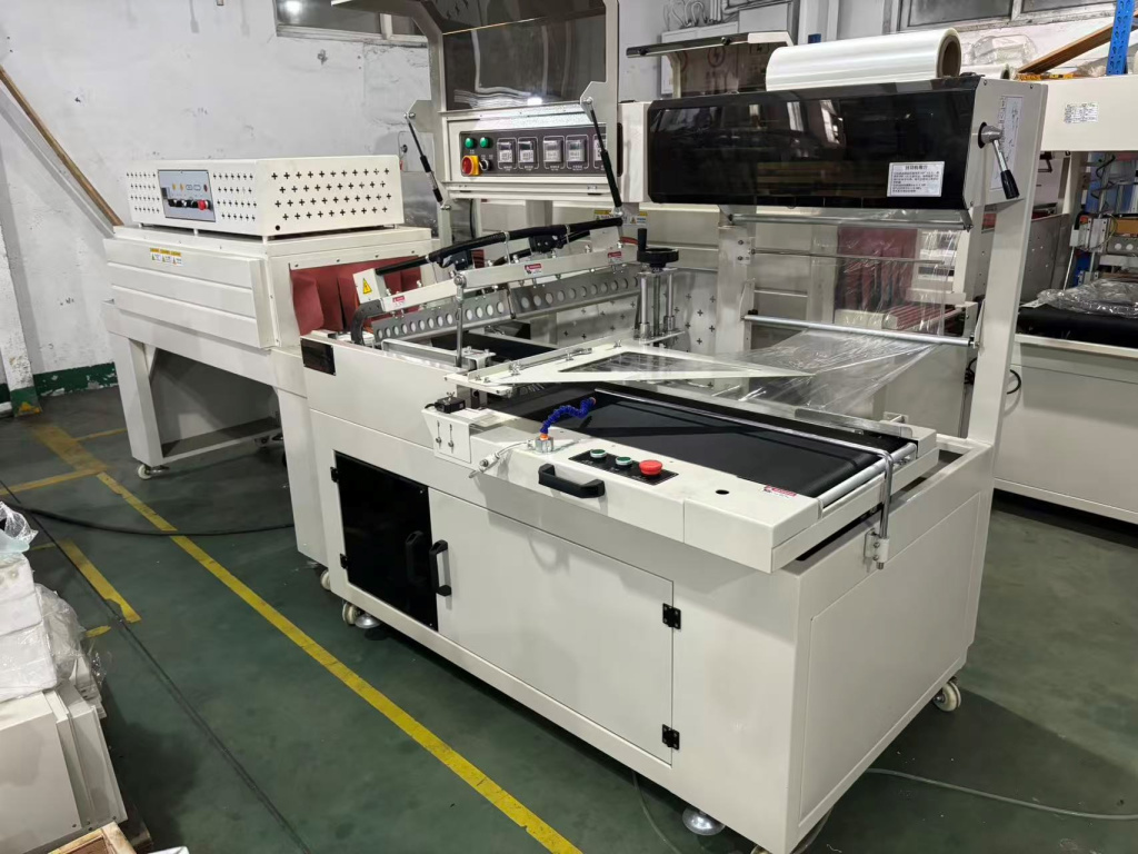 Оборудование для упаковки в термоусадочную пленку FQL-450A+BS4522N