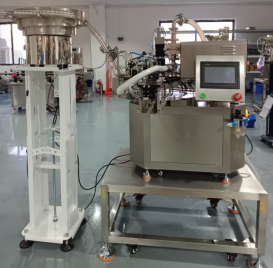 Оборудование для фасовки жидкости в дой-пак со штуцером SAP-60L