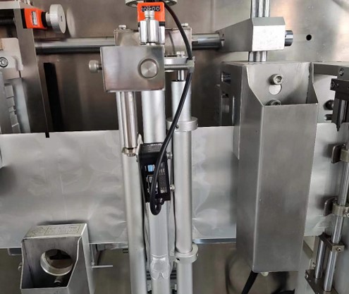 Автоматическая линия для формирования и запечатывания дой-пак пакетов HC-180S