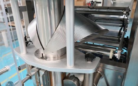 Линия для фасовки и упаковки сыпучих продуктов в пакете с проваренными гранями HMDLS-900 