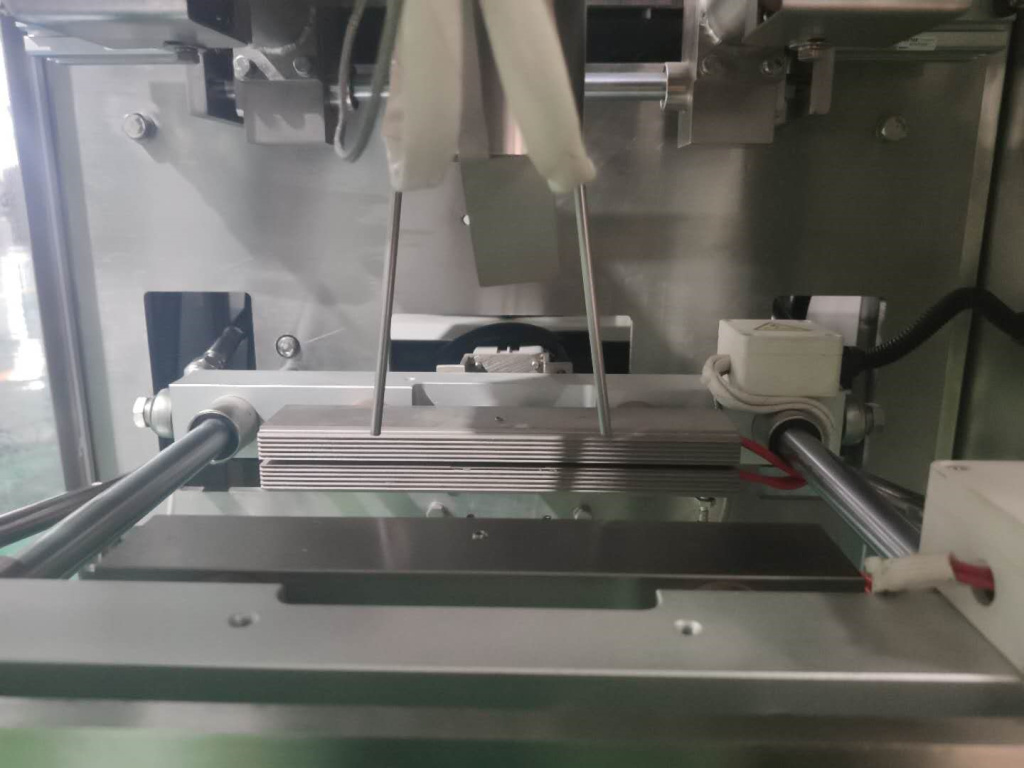 Линия для фасовки и упаковки сыпучих продуктов в пакет-подушку JY-420S