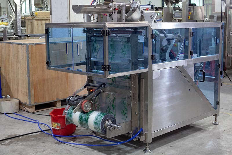 Автоматическая машина для упаковки живой рыбы LD-520HY