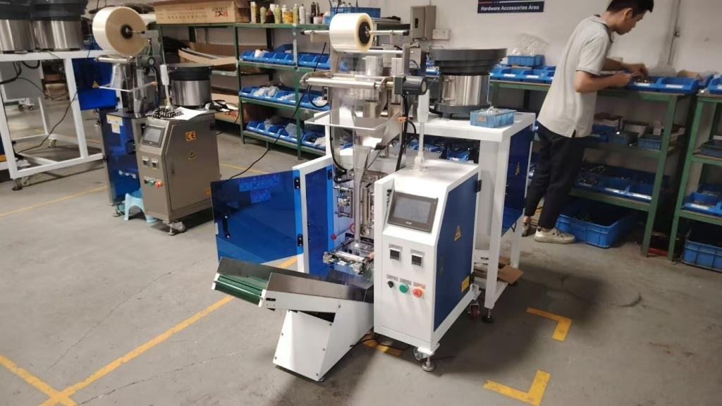 Счетно-фасовочная машина для упаковки метизов LS300