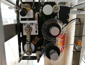 Вертикальный станок для упаковки геля, крема в трехшовный пакет JS-220Y