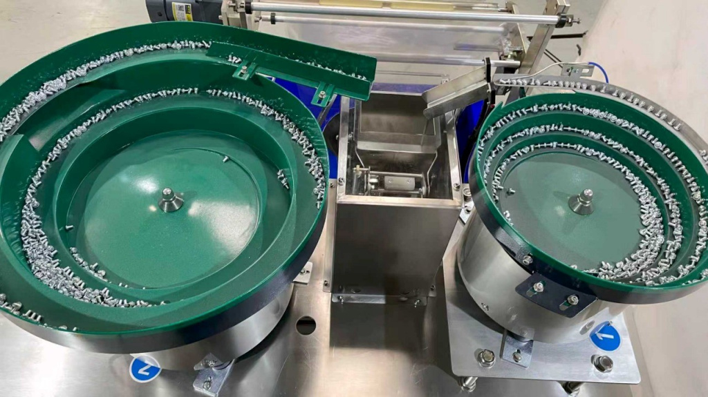 Счетно-фасовочная машина для упаковки метизов по весу HWP-500