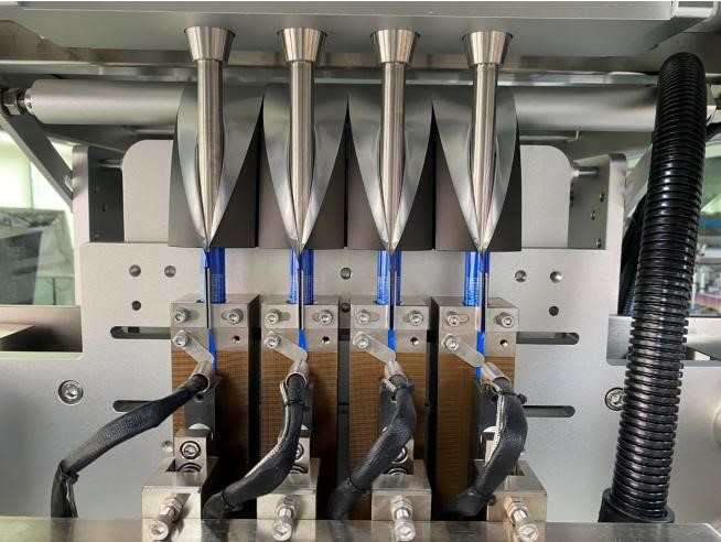 Четырехпоточный станок для фасовки жидких продуктов в фигурные саше-пакеты ZFD 600BY-4