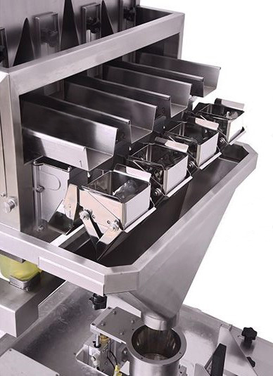 Полуавтоматическая машина для упаковки сыпучих продуктов с 4-головными весовыми дозаторами LD-200AX