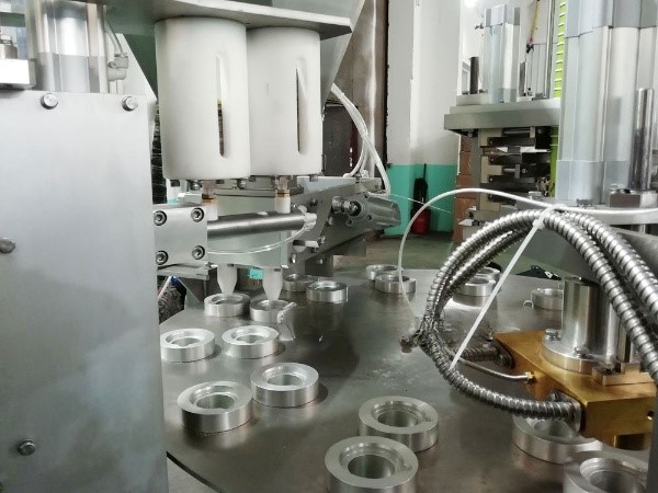 Роторный станок для фасовки и упаковки мороженного IC-3600 Роторный станок для фасовки и упаковки мороженного IC-3600