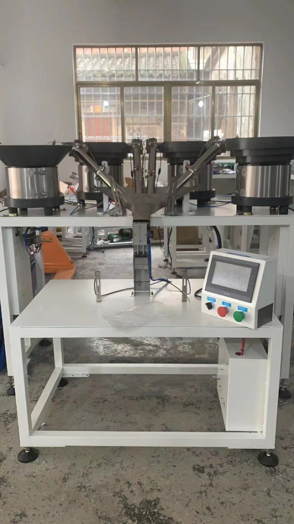 Счетно-фасовочная машина для подсчета метизов TY-320-4P