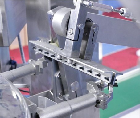 Роторный станок для упаковки штучной продукции в пакеты SW-200