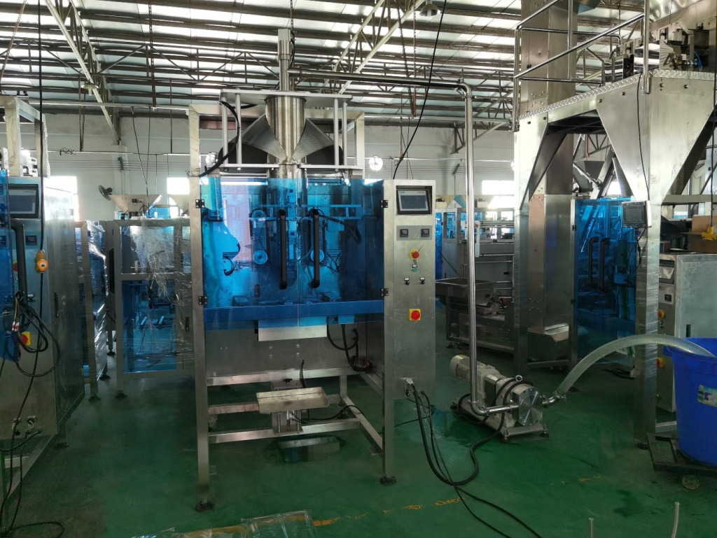 Линия для фасовки и упаковки жидких и пастообразных продуктов в пакет-подушку TCLB-720P