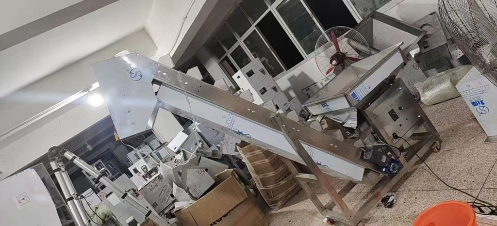 Станок для упаковки чипсов в дой-пак XY-2030