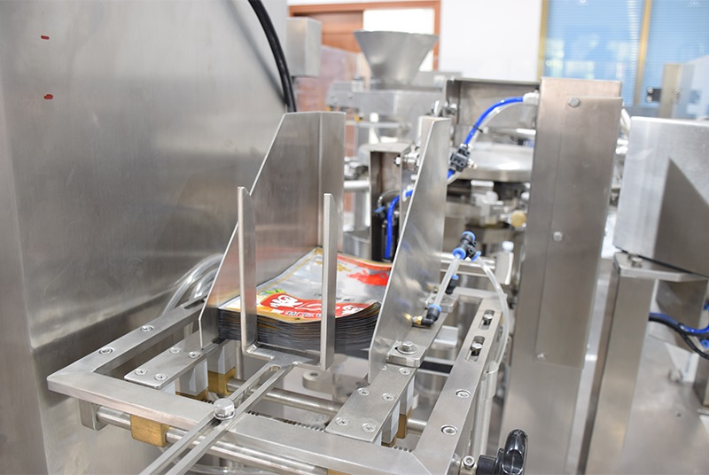 Автоматический станок для упаковки жидких продуктов LD-8200LS