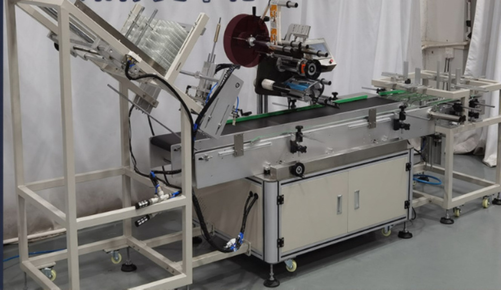 Станок для нанесения этикеток на упаковку EP501