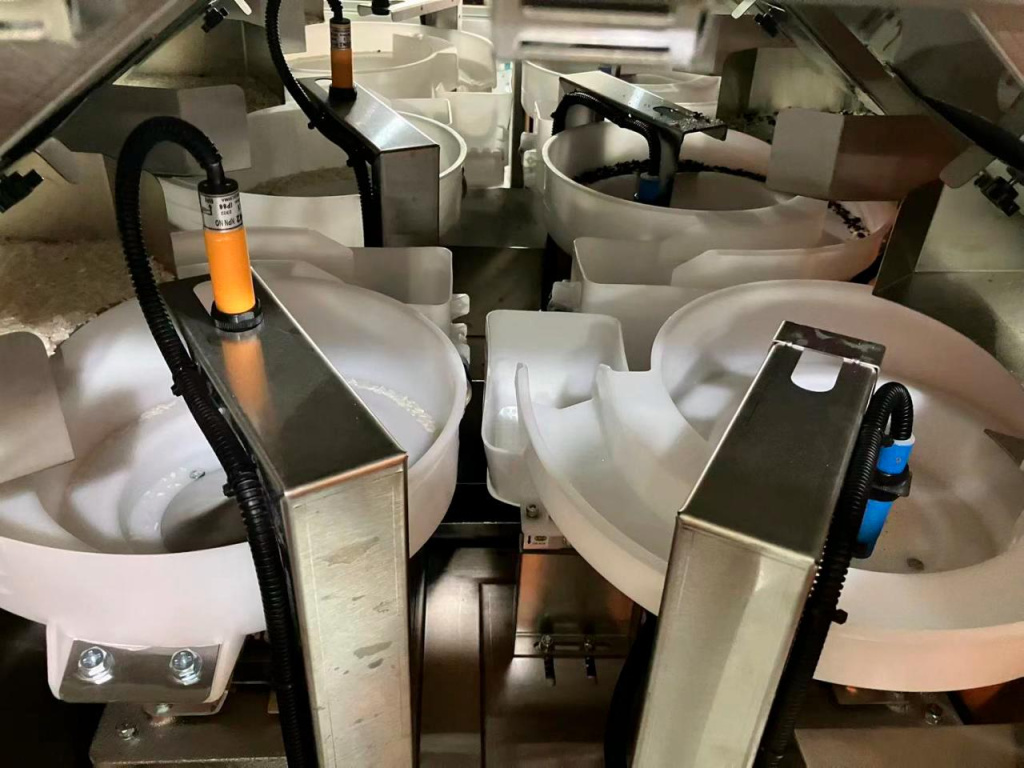 Вертикальный станок для упаковки семян в саше-пакеты PL-240