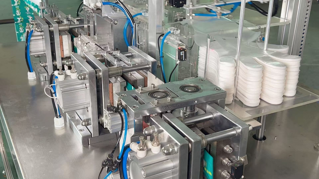 Горизонтальный станок для упаковки перчаток в саше пакеты SN-WA450