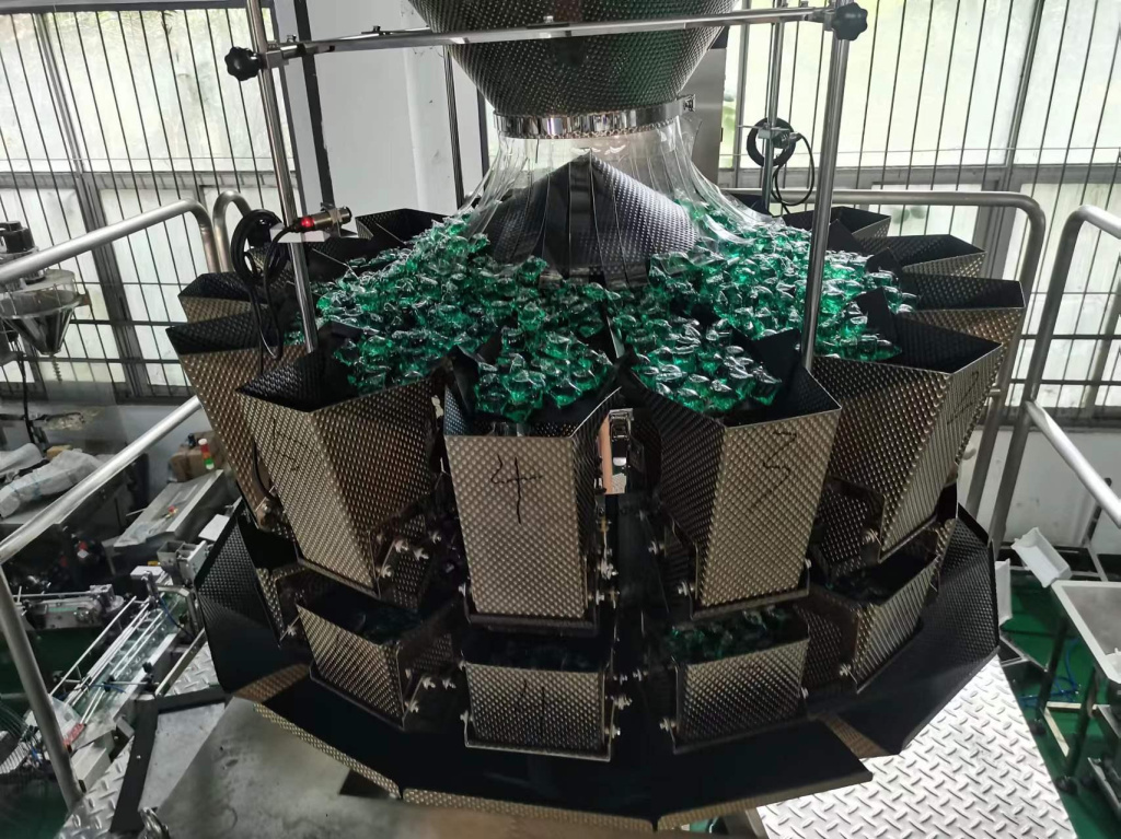 Автоматическая линия упаковки капсул для стирки контейнеров ZHQ Автоматическая линия упаковки капсул для стирки контейнеров ZHQ